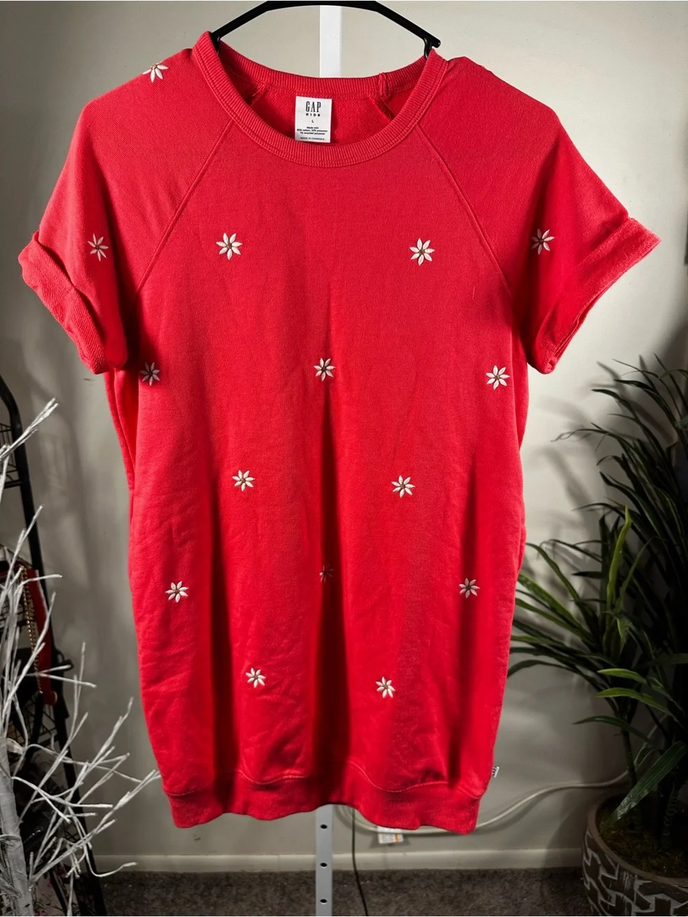 N204. Gap Girls pink Daisy Embroidered Short Sleeve dress